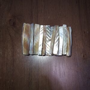 Mother of pearl shell stretch bracelet